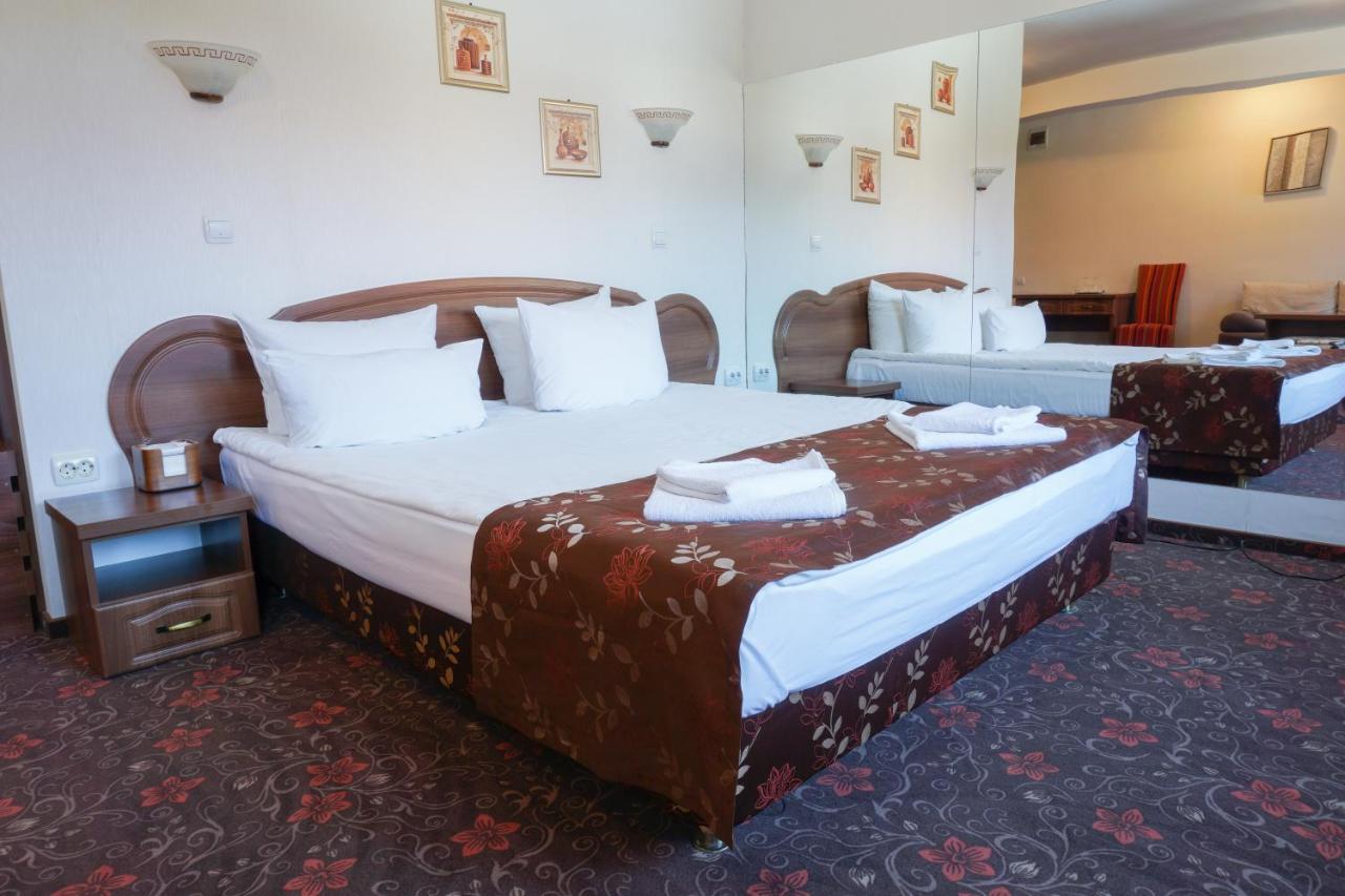 Pension La Fontana Baia Mare Extérieur photo